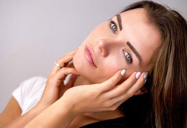 Girls, 6 Kebiasaan Buruk Ini Bikin Pori-pori Wajahmu Makin Membesar