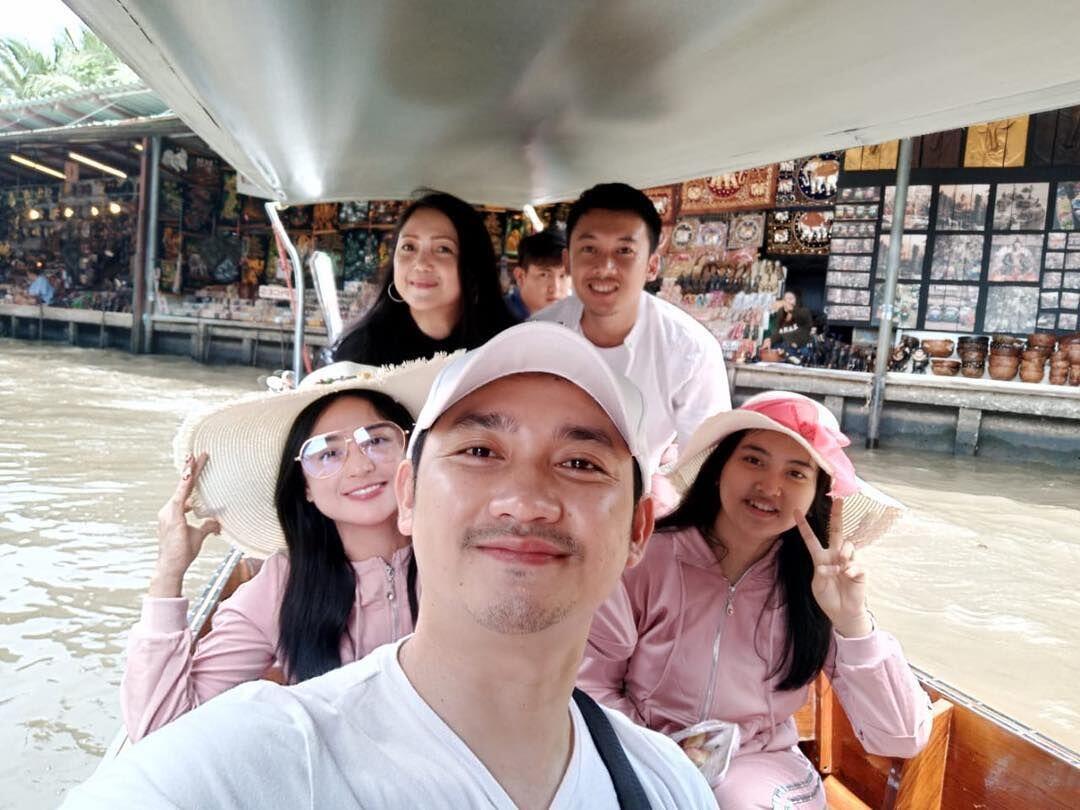10 Potret Seru Liburan Dewi Perssik ke Thailand Bareng Suami, Cie Akur