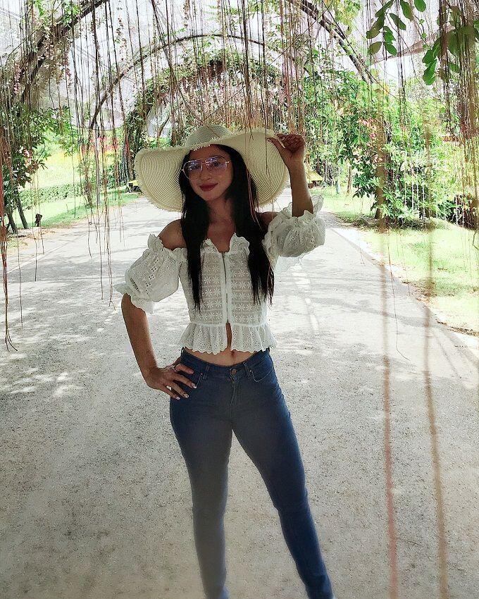 10 Potret Seru Liburan Dewi Perssik ke Thailand Bareng Suami, Cie Akur