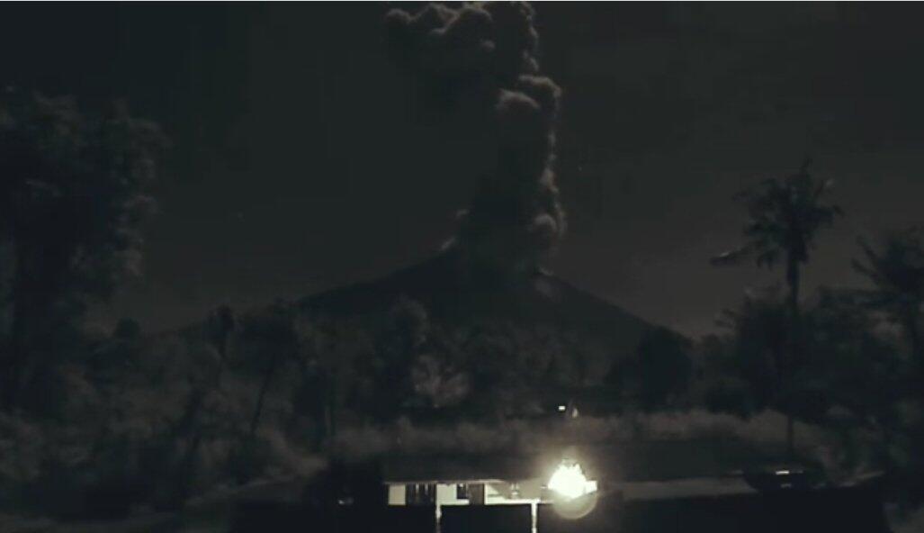 Abu Vulkanis Gunung Agung Rusak Tanaman, Hewan Ternak Kelaparan