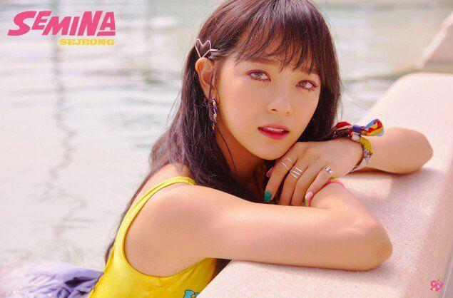 Pemotretan di Bali, Intip 10 Potret Kece Girlband KPop Gugudan