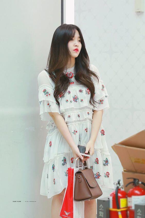 7 Style Feminim ala Member Red Velvet, Cocok untuk OOTD!