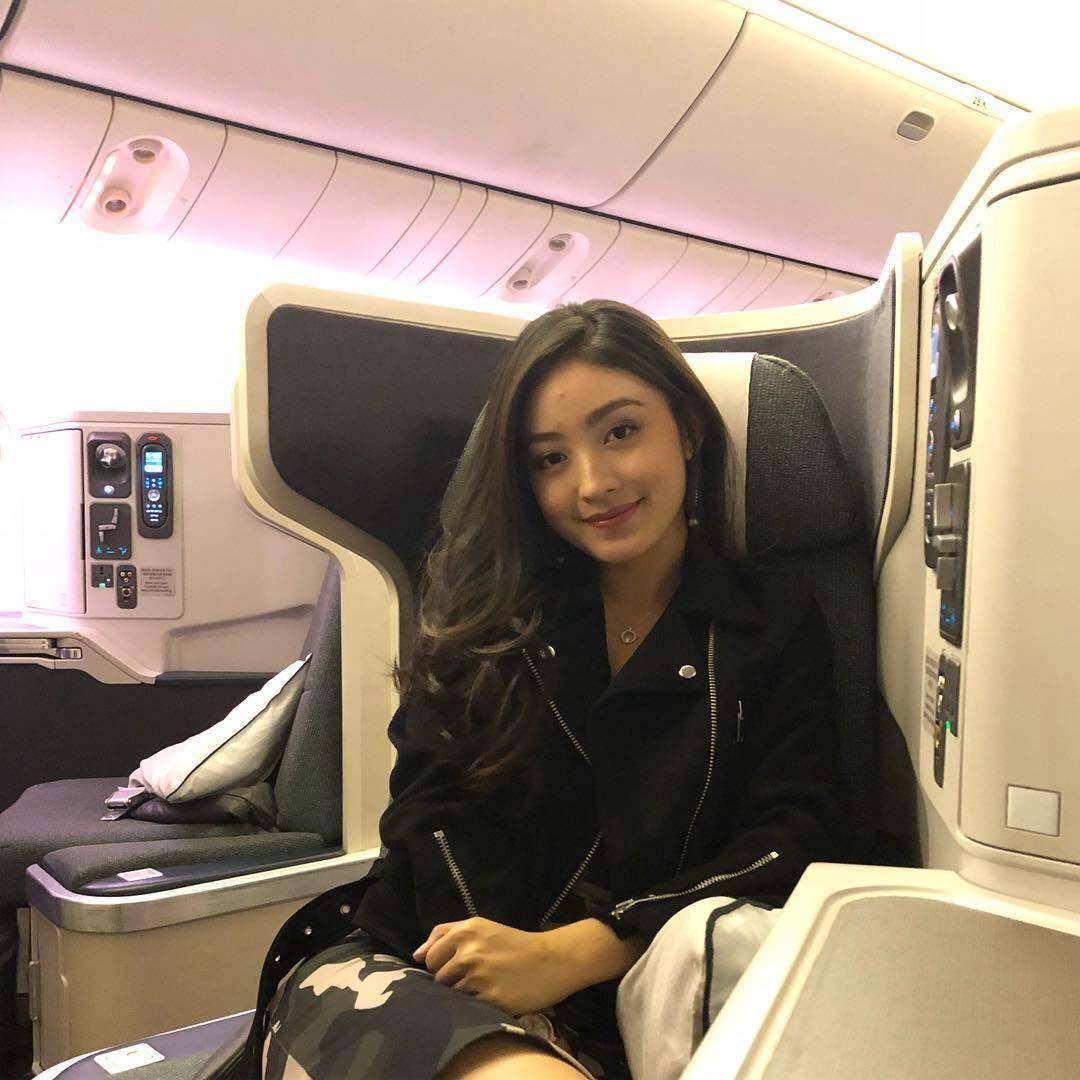 Adu Kece Gaya 10 Selebriti di Dalam Pesawat, Siapa Paling Cetar?