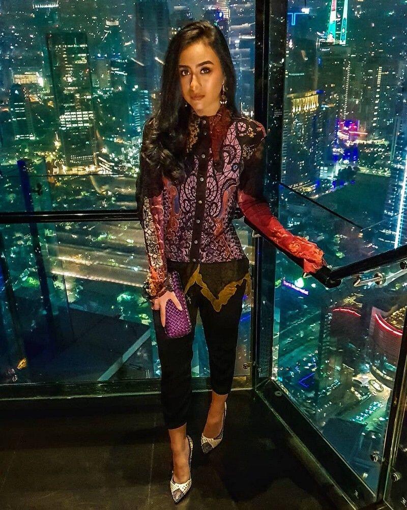 10 Gaya Chic Karina Basrewan, Puteri Indonesia Kekasih Jaz Hayat