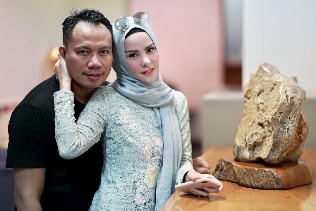 Dibilang Settingan, 10 Momen Mesra Angel Lelga & Vicky Prasetyo