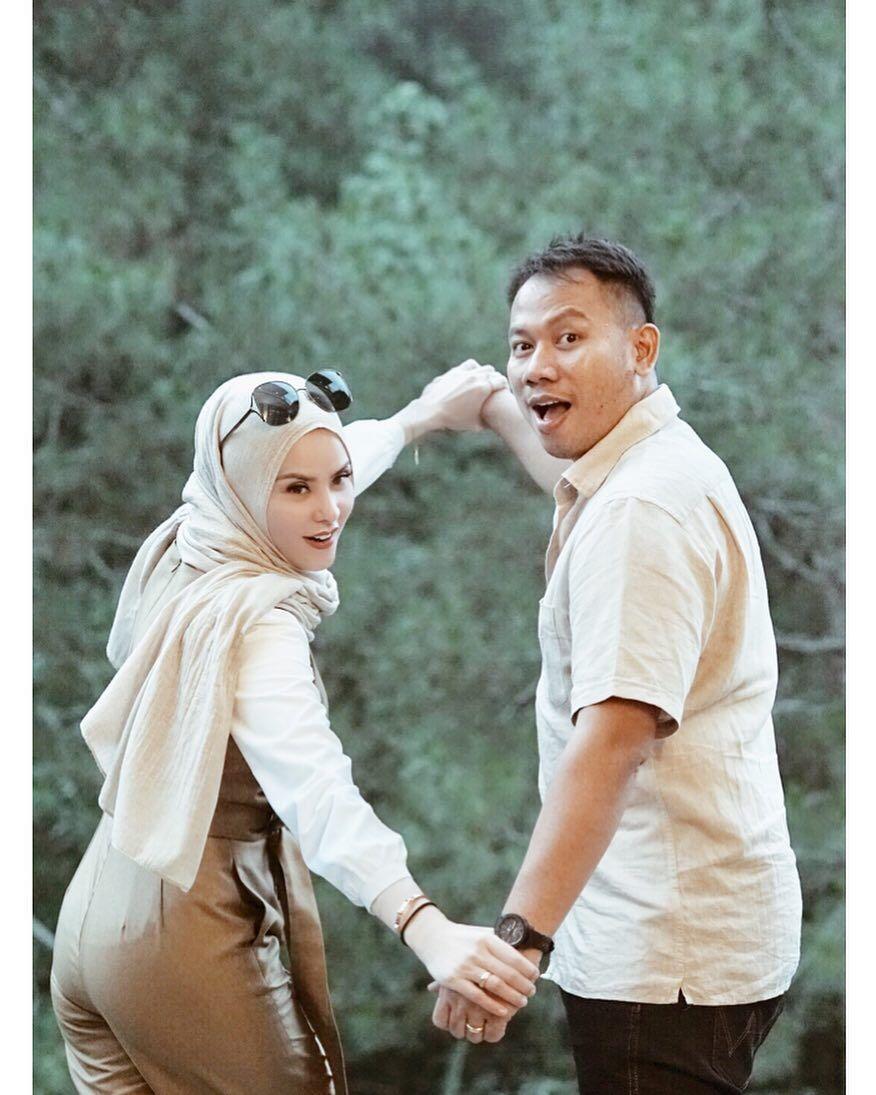 Dibilang Settingan, 10 Momen Mesra Angel Lelga & Vicky Prasetyo