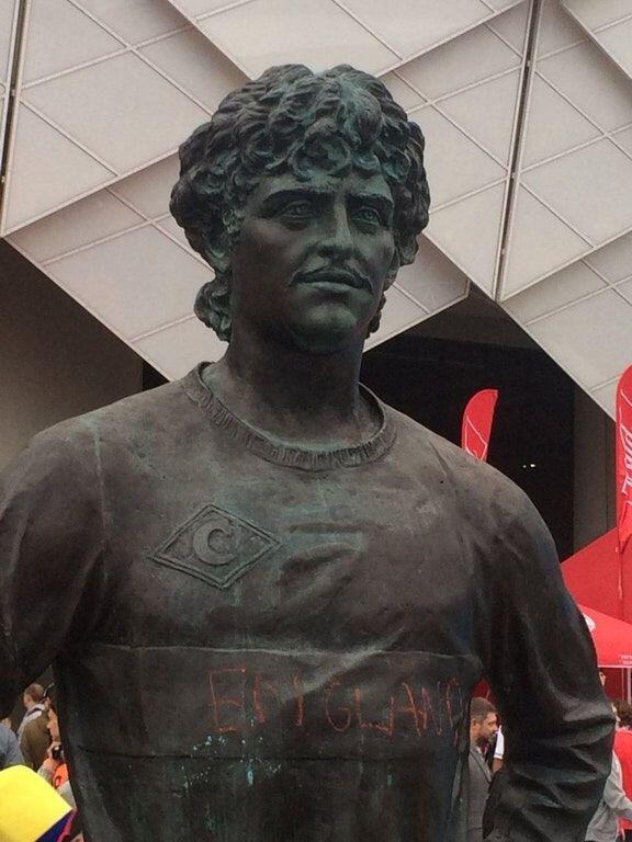 Pendukung Inggris Ditahan Setelah Coret Monumen di Stadion Spartak
