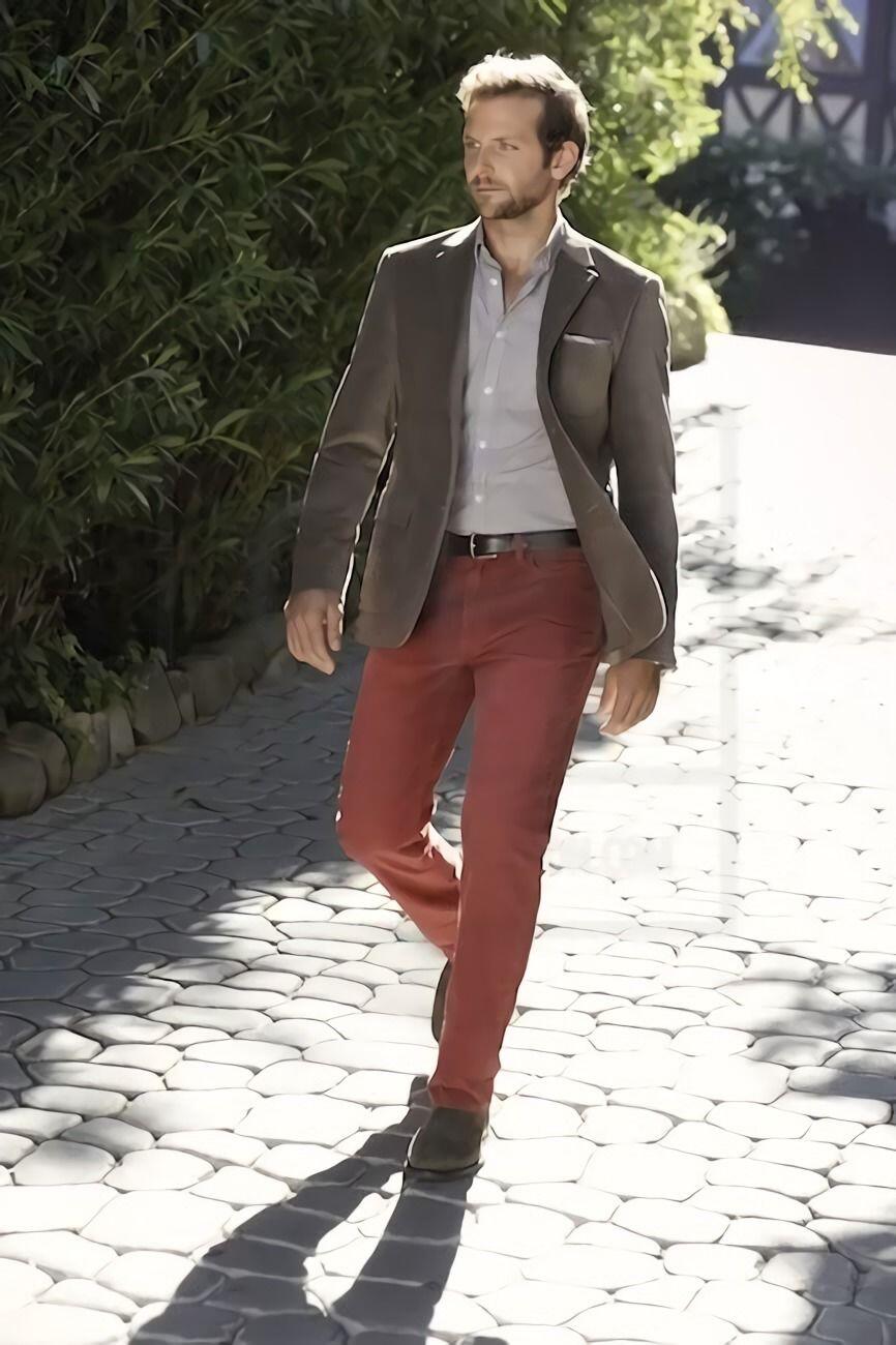 9 Gaya Outfit ala Bradley Cooper, Manly Abis Nih!