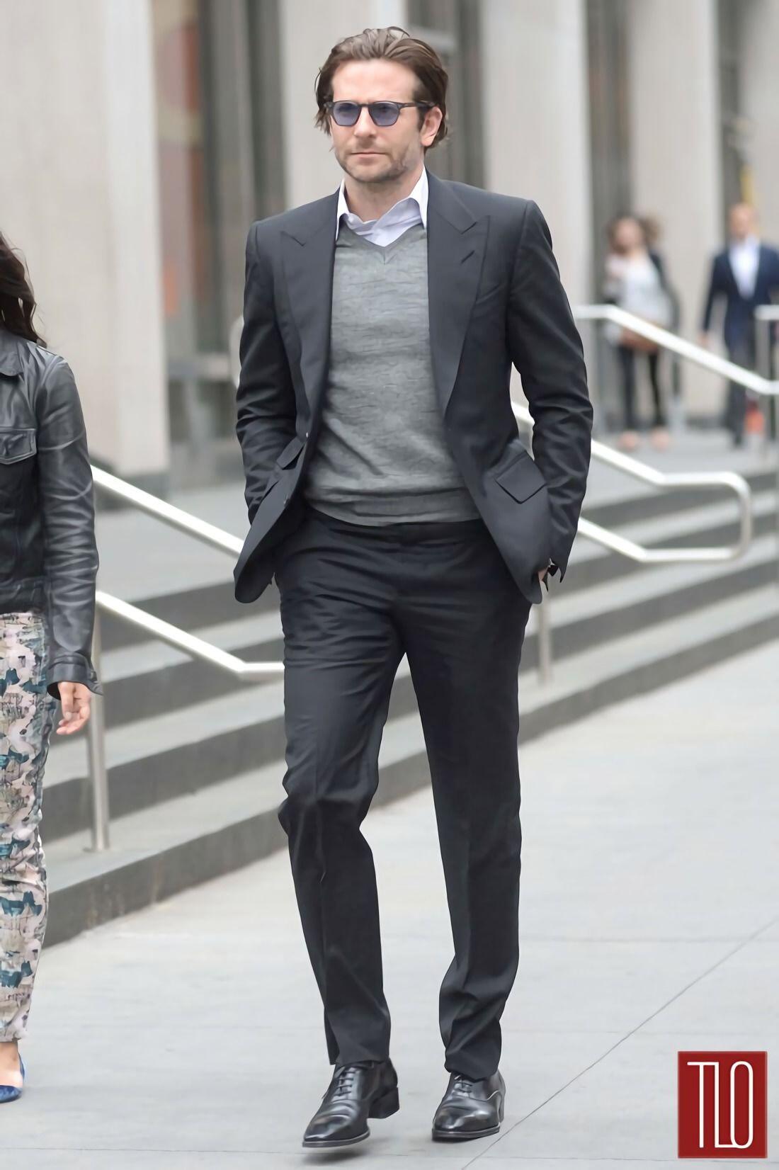 9 Gaya Outfit ala Bradley Cooper, Manly Abis Nih!