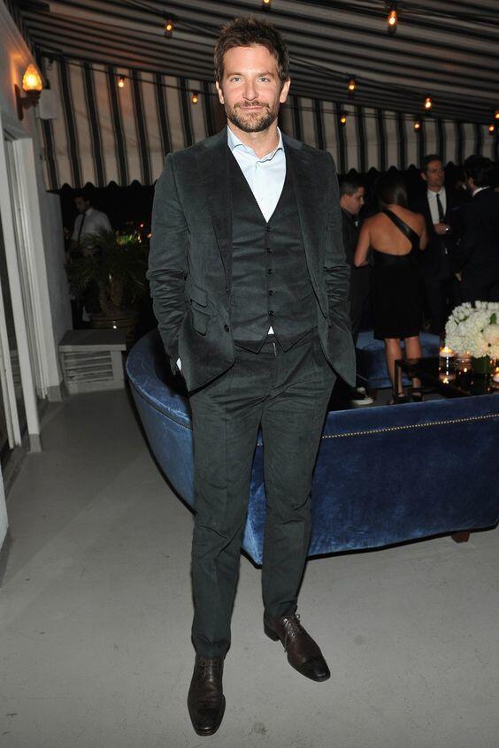 9 Gaya Outfit ala Bradley Cooper, Manly Abis Nih!