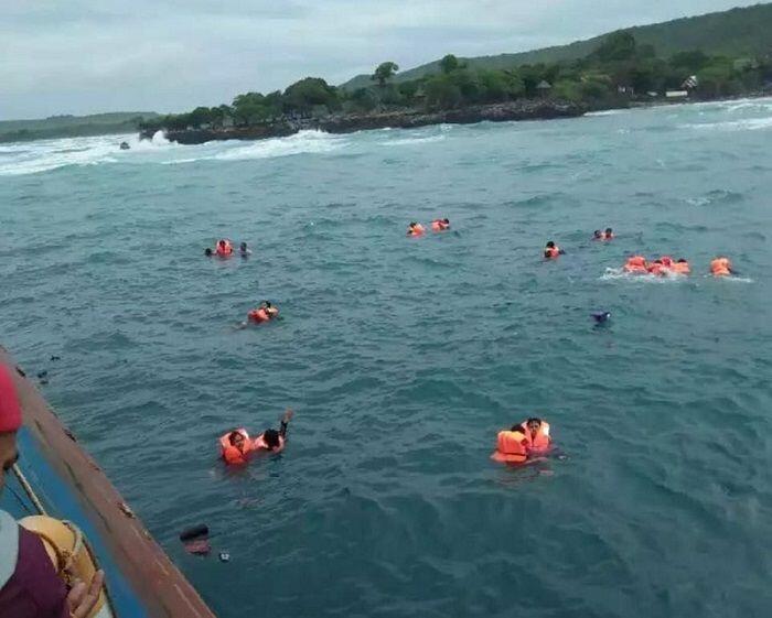 Seluruh Penumpang KM Lestari Maju Berhasil Dievakuasi