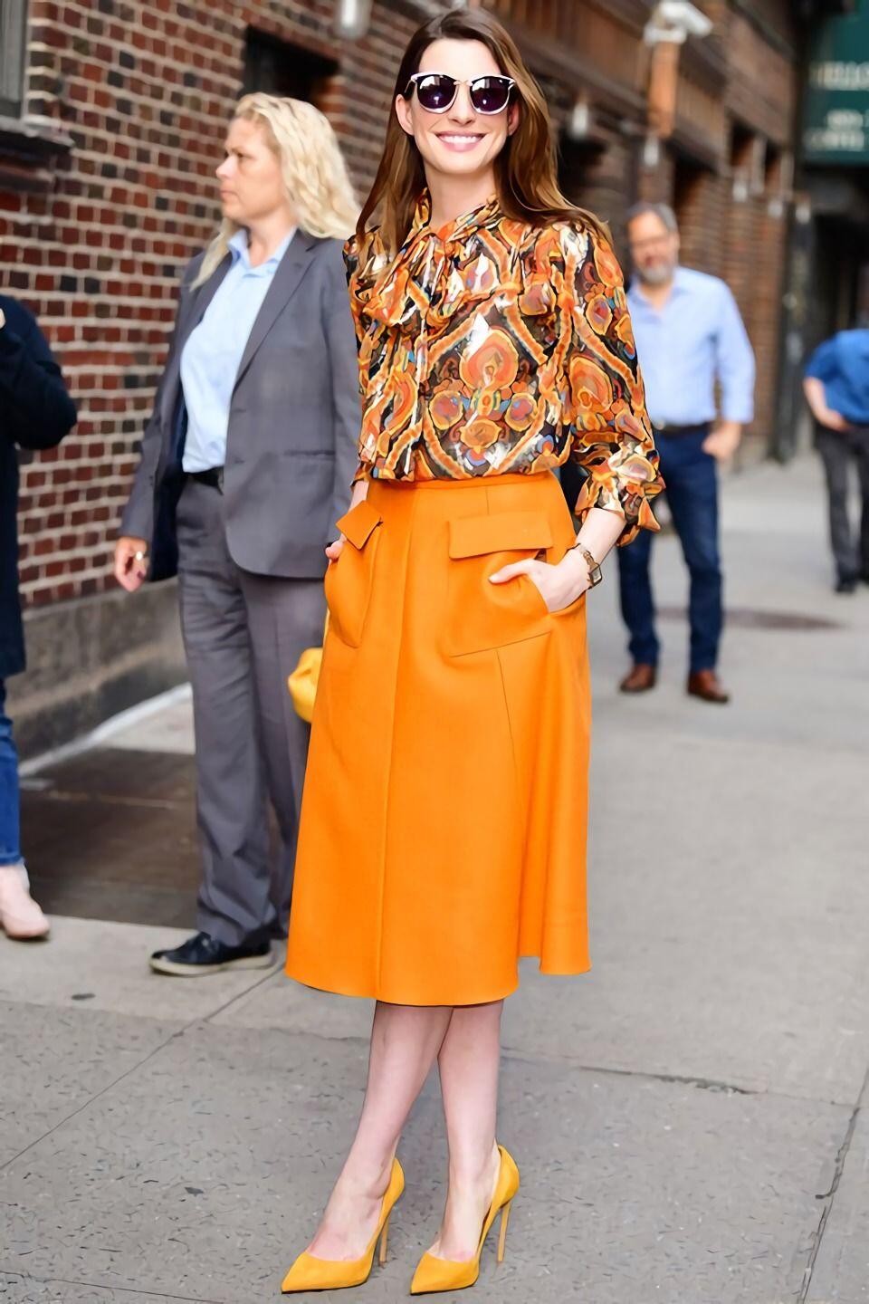 Tampil Super Stylish dengan 9 Gaya ala Anne Hathaway