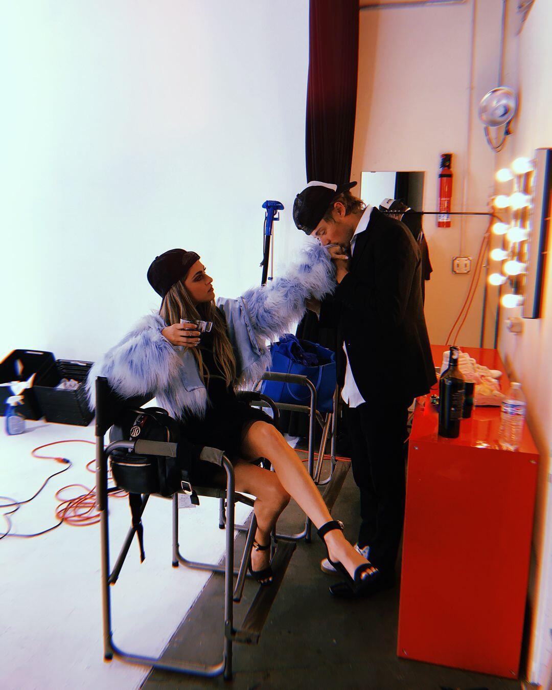 Makin Intim, Ini 10 Potret Kemesraan Anne Winters dan Taylor Beau