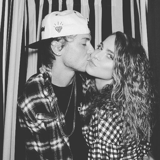 Makin Intim, Ini 10 Potret Kemesraan Anne Winters dan Taylor Beau
