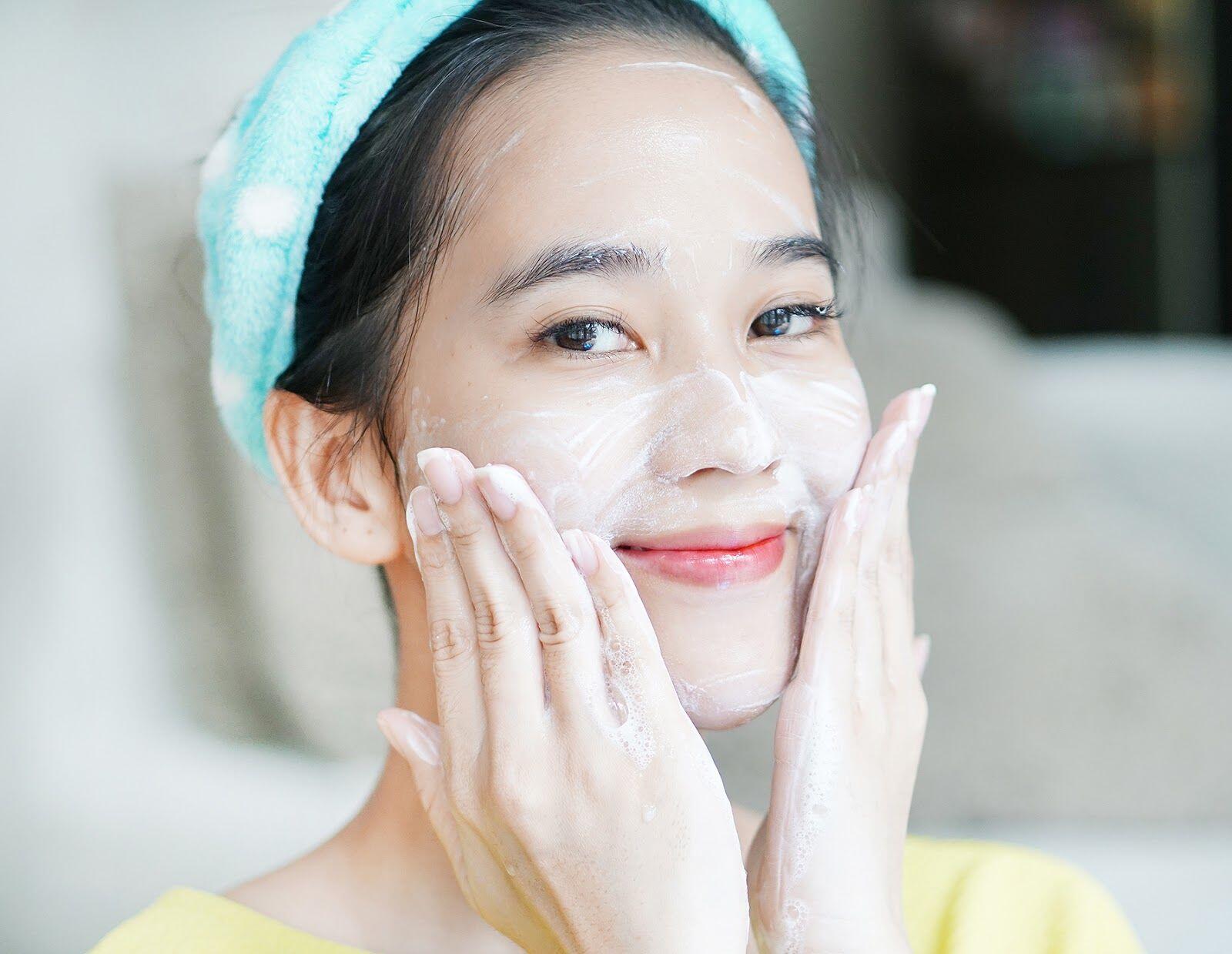 5 Rekomendasi Face Wash yang Cocok Buat Kulit Kering