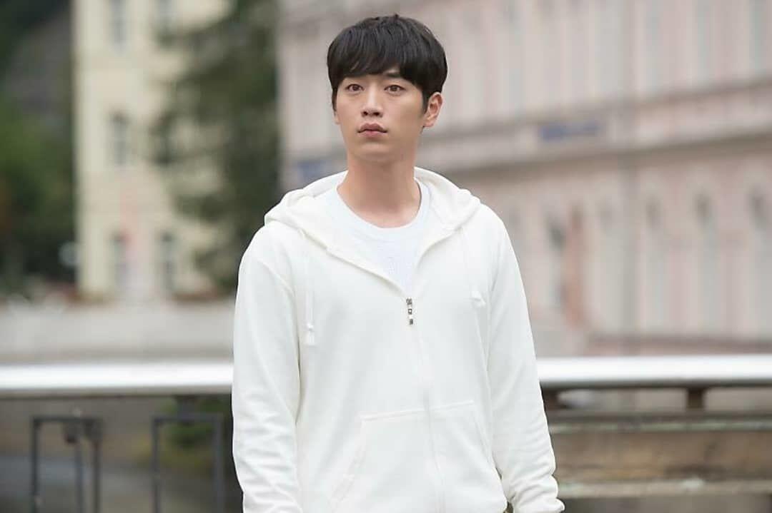 Jadi Robot, 10 Potret Memesona Seo Kang Joon di Drama "Are You Human?"