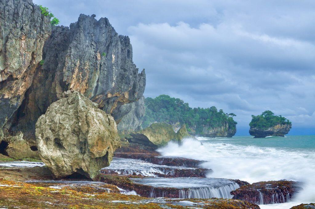 7 Potret Eksotis Pantai Pelabuhan Ratu Sukabumi, Sudah Pernah ke Sini?