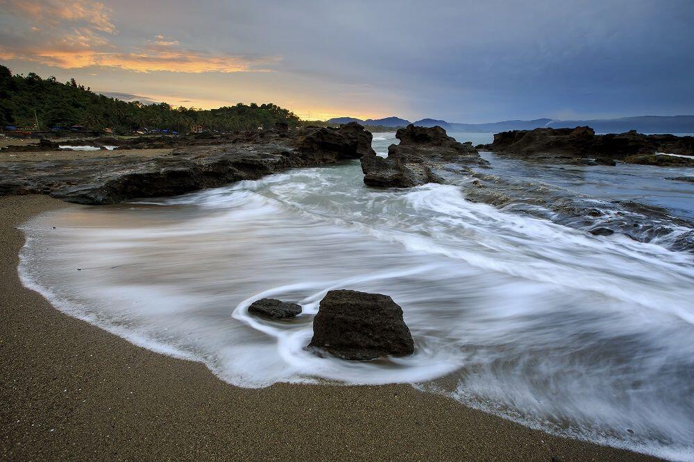 7 Potret Eksotis Pantai Pelabuhan Ratu Sukabumi, Sudah Pernah ke Sini?