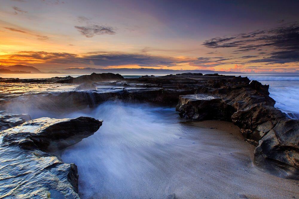 7 Potret Eksotis Pantai Pelabuhan Ratu Sukabumi, Sudah Pernah ke Sini?