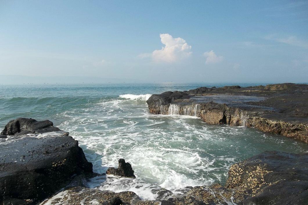 7 Potret Eksotis Pantai Pelabuhan Ratu Sukabumi, Sudah Pernah ke Sini?