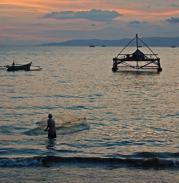 7 Potret Eksotis Pantai Pelabuhan Ratu Sukabumi, Sudah Pernah ke Sini?