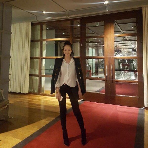 15 Gaya Kece Park Min Young, Sekretaris Ayu di Drama Why Secretary Kim