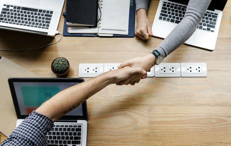 Cowo Bakal Diingat Kalau Ngelakuin 5 Hal Ini Waktu Kenalan