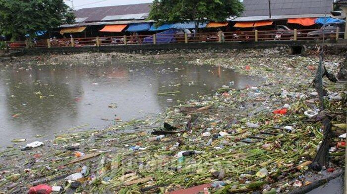 Kedua Pasangan Ini Tertangkap Kamera Sedang Anu Di Sungai Apa Enaknya