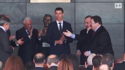 Kisah Pemahat Patung Christiano Ronaldo yang Menjadi Tertawaan Semua Orang