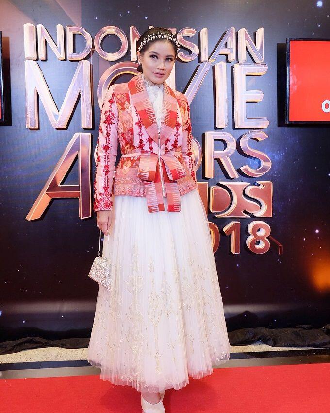 9 Penampilan Memukau Selebriti di Indonesian Movie Actors Awards 2018