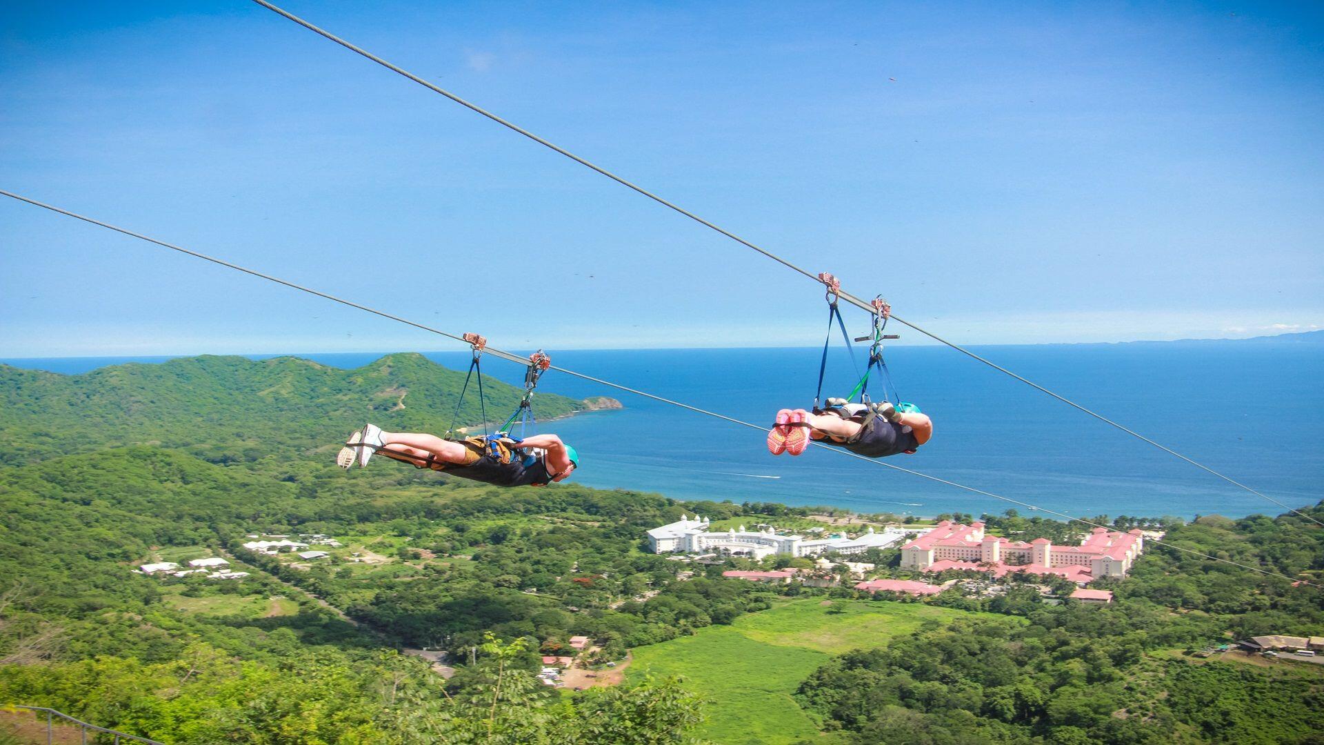 Ini 9 Lokasi Zipline dengan Ketinggian Ekstrem di Dunia, Berani Coba?