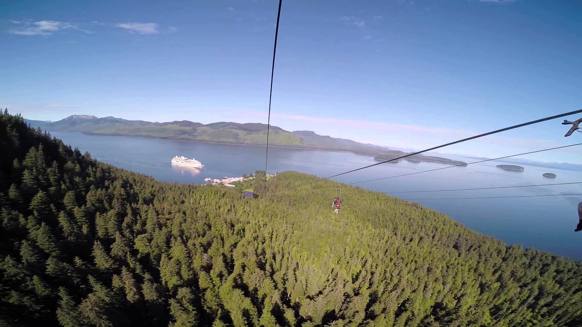 Ini 9 Lokasi Zipline dengan Ketinggian Ekstrem di Dunia, Berani Coba?