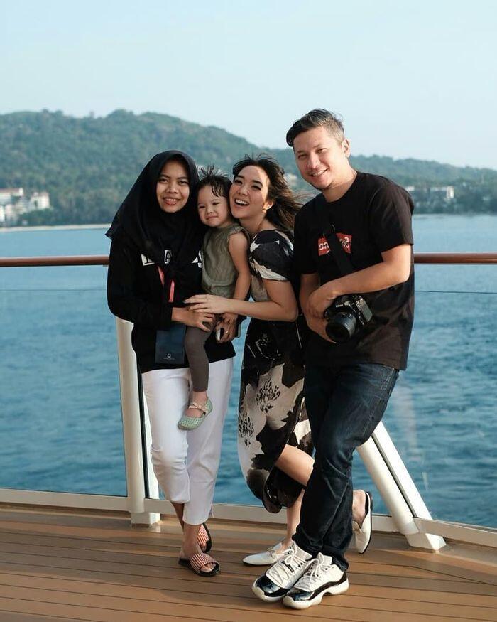10 Momen Kedekatan Artis dengan Asistennya, Wajib Ditiru!