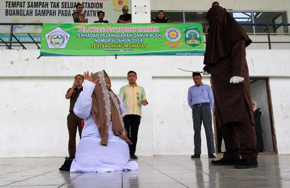 Hukuman Cambuk Digelar di Aceh, Tanpa Dihadiri Anak-Anak