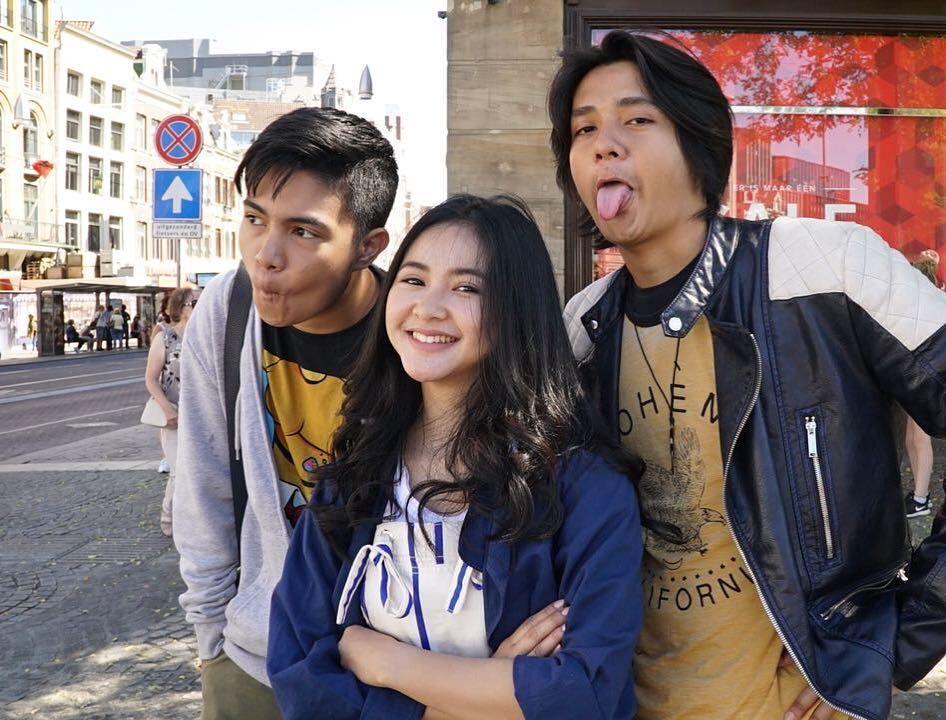 Kompak, 10 Potret Seru Pemeran Film Roman Picisan Syuting di Belanda