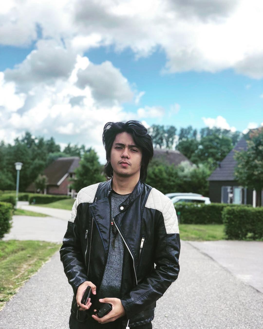 Kompak, 10 Potret Seru Pemeran Film Roman Picisan Syuting di Belanda