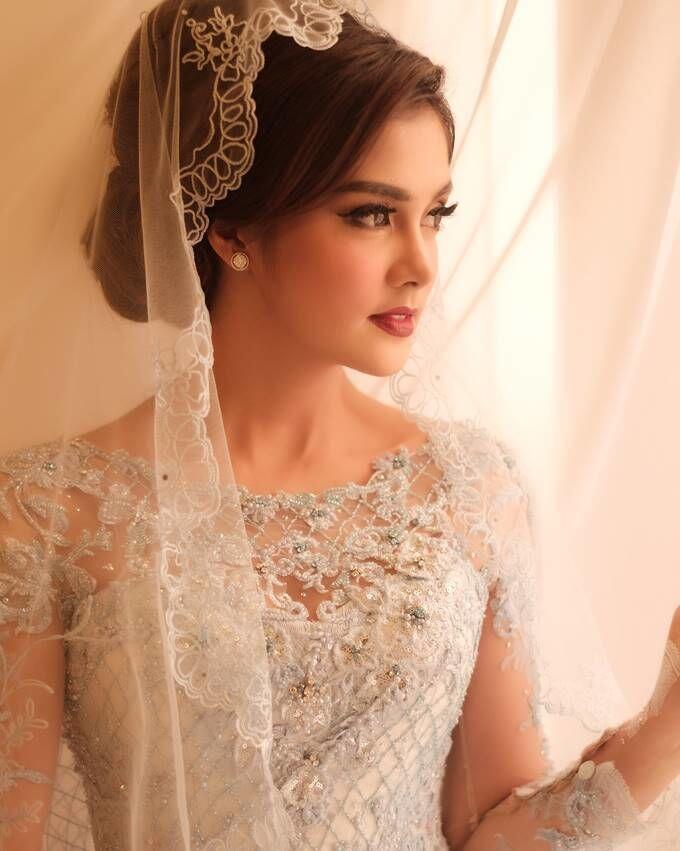 10 Riasan Pengantin & Tunangan Artis ala Bubah Alfian, Memesona Banget
