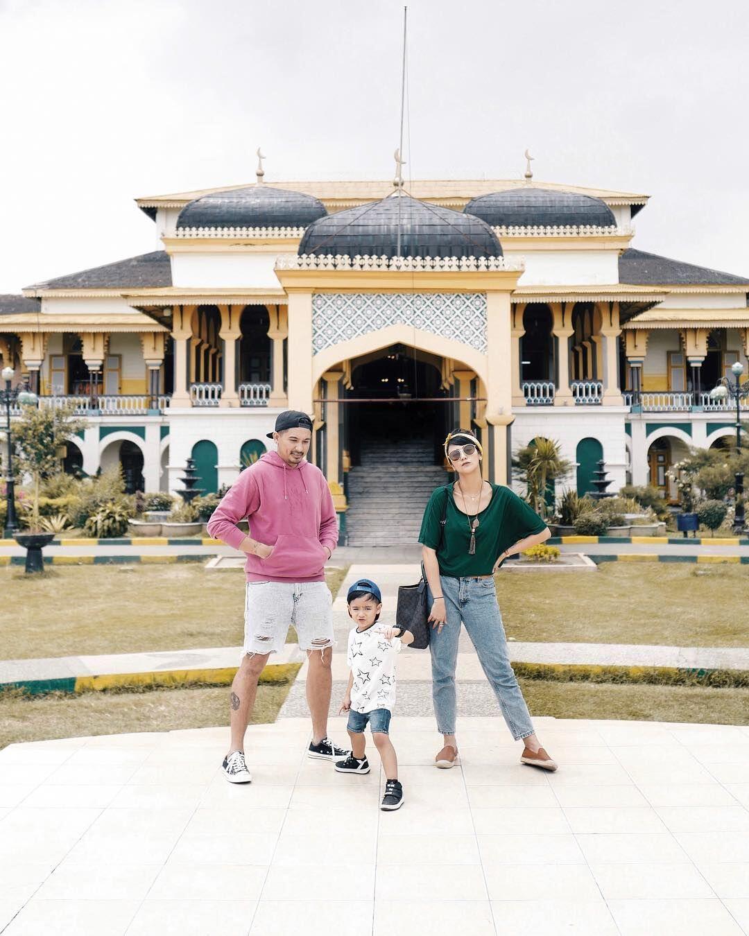10 Destinasi Seru ala Ryan Delon & Sharena, Inspirasi Liburan Keluarga