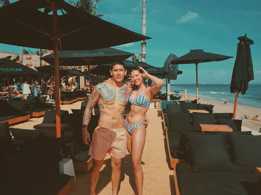 10 Potret Mesra Andrea Dian & Ganindra Bimo Liburan Bareng, Eksotis!
