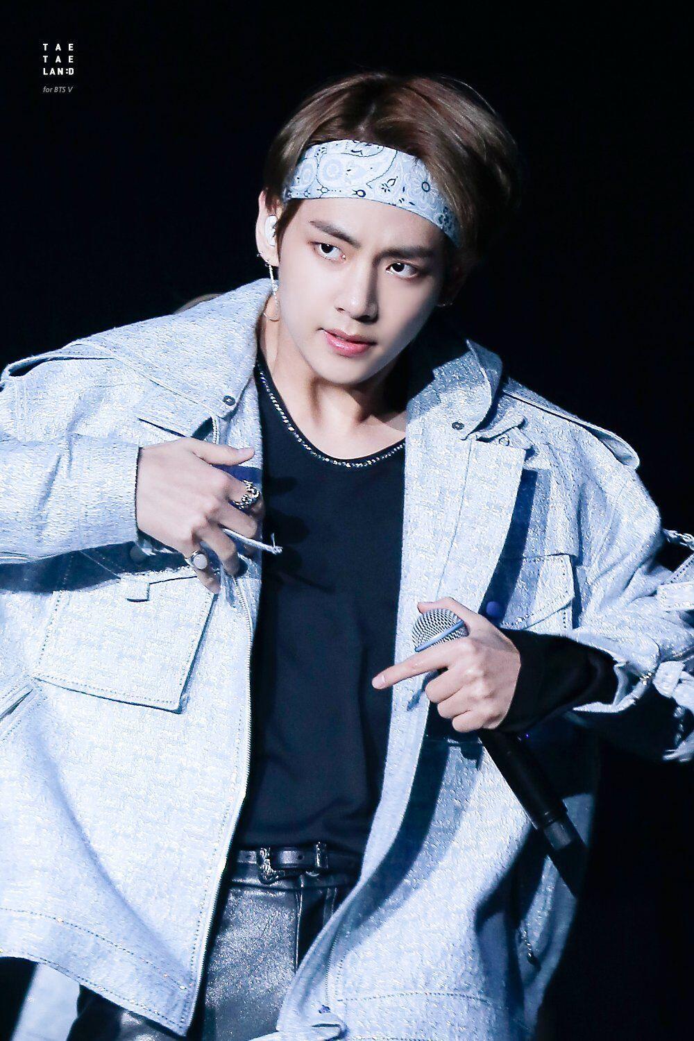 11 Potret Cool V BTS Pakai Headband Bisa Jadi Inspirasi Nih KASKUS