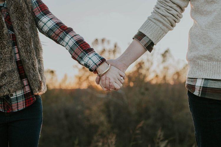 Buat Cowok yang Gak Biasa Bilang Cinta, Ini 9 Ide Romantis untuk Istri
