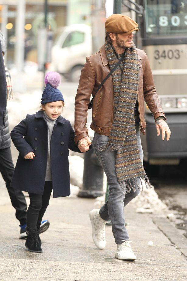9 Tampilan Outfit Manly dengan Topi ala David Beckham