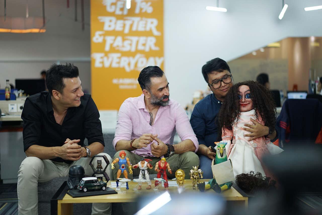 Main ke KASKUS HQ, Sabrina Ajak 3 Hot Daddies!