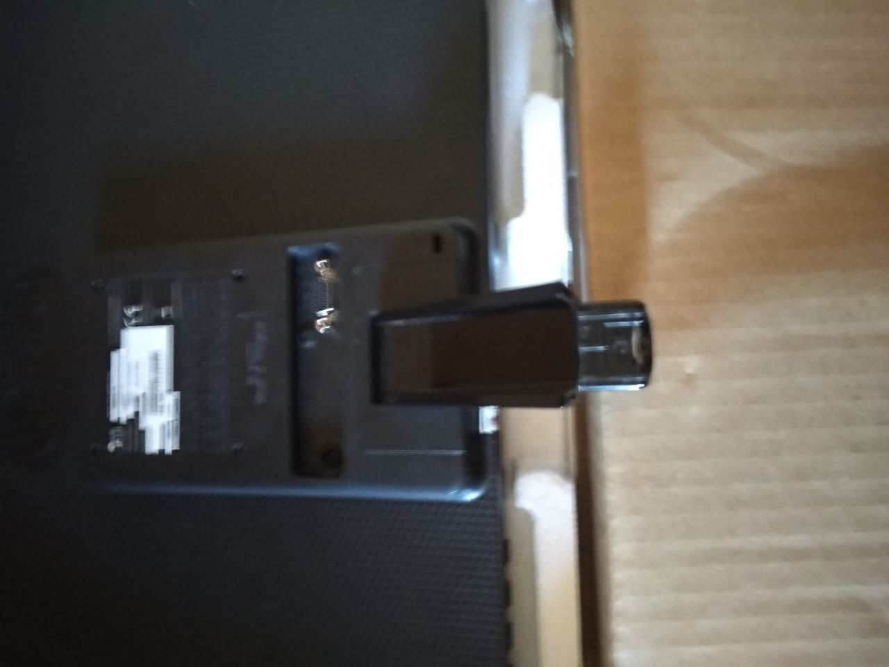 Cara Lepas Cover Dudukan Monitor LG ?