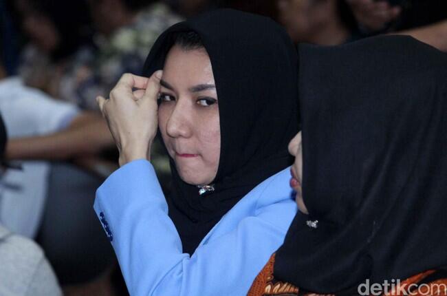 Ekspresi Bupati Rita Jelang Sidang Vonis