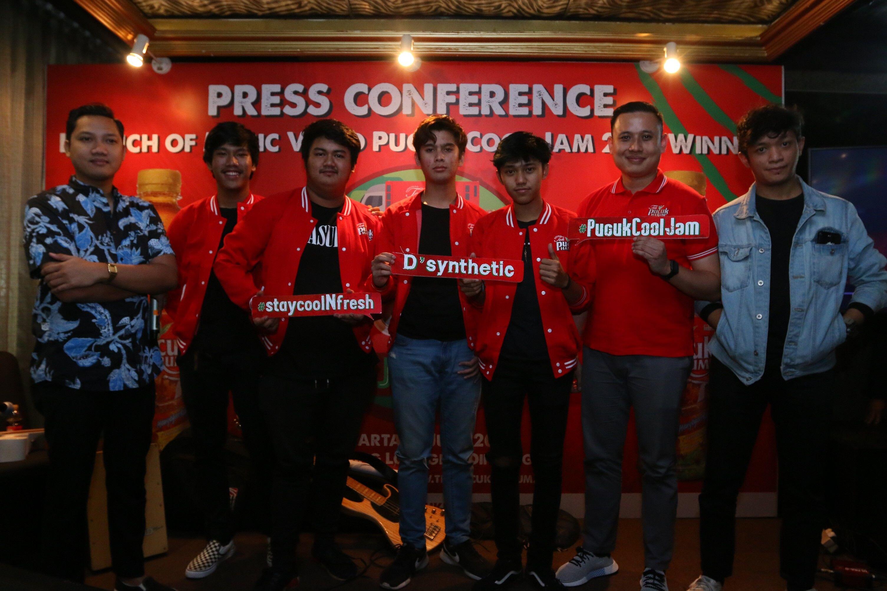 Menangkan Pucuk Cool Jam 2018, 10 Potret Keren Member Band D’synthetic
