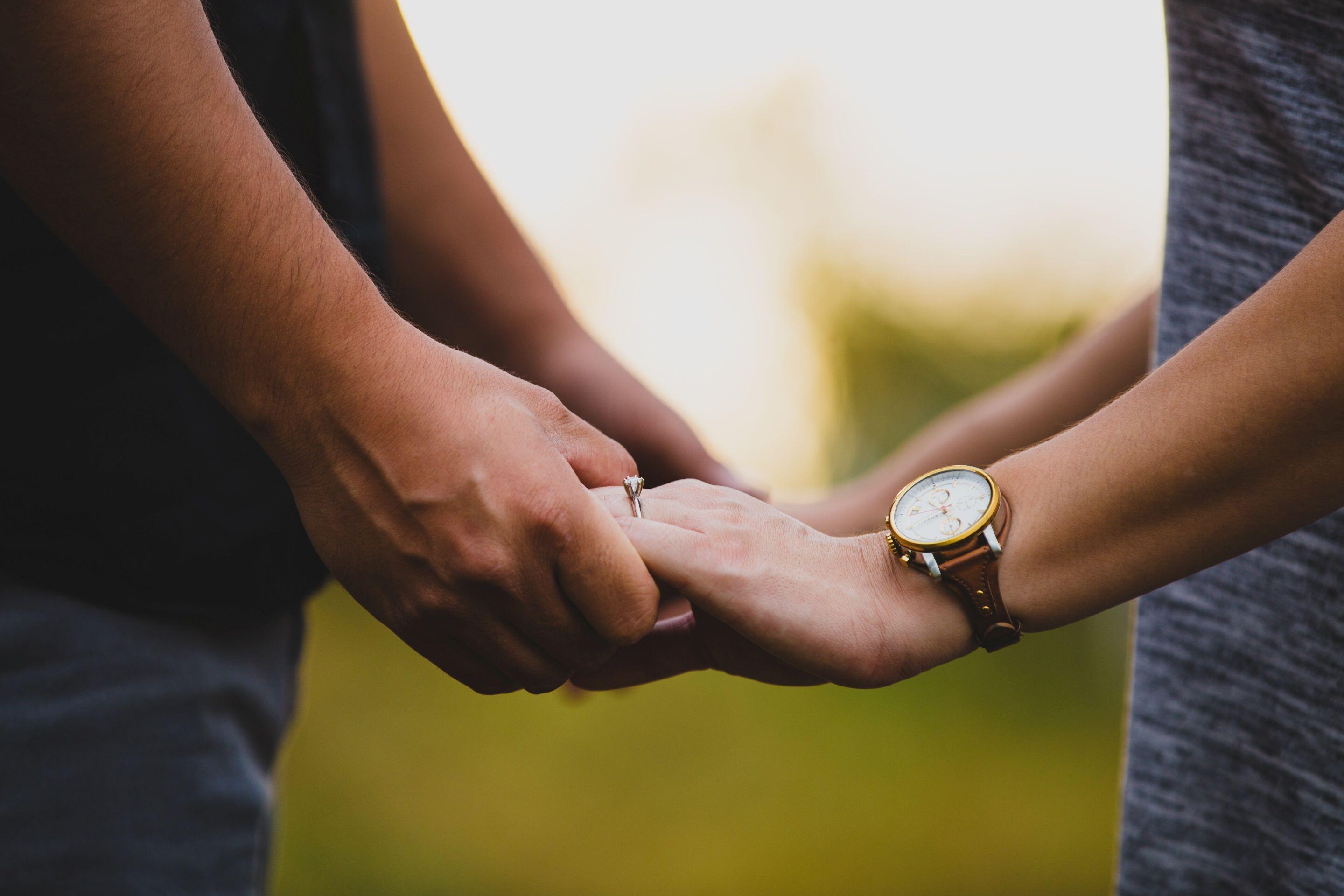 12 Cara Menjaga Hubungan dengan Sahabat Ketika Kamu Takut Jatuh Cinta