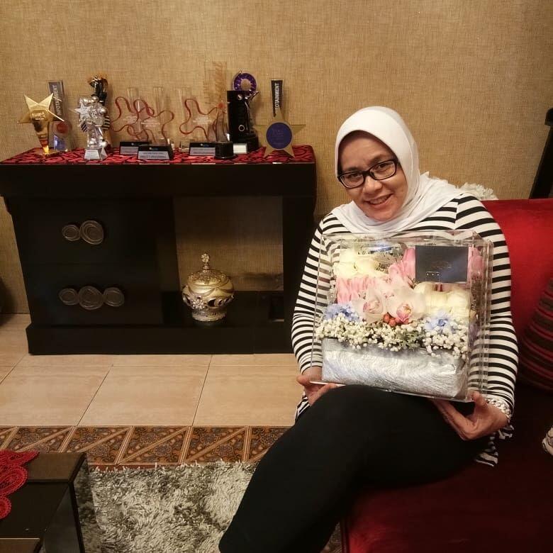 9 Potret Kejutan Manis Prilly di Ulang Tahun Sang Ibu, So Sweet!