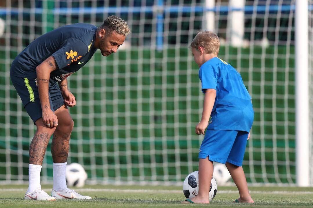 Aksi Diving Neymar adalah Hal Wajar Menurut Legenda Sepak Bola Brasil