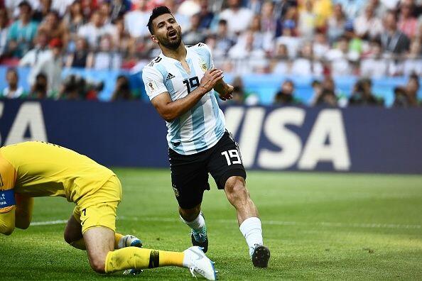 Mengapa Bintang Piala Dunia Ini Memotong Jersey Bagian Kerahnya